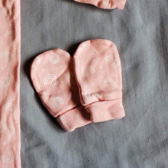 Rainbow Sleeper with Mittens 0-3 month - Picture 3 of 3